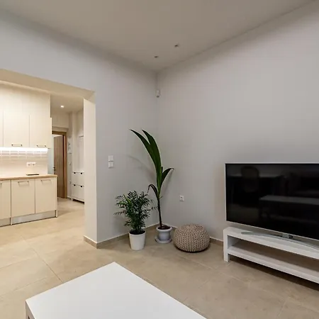 Apartment Renovated 1st-floor Apt-close To The Park *